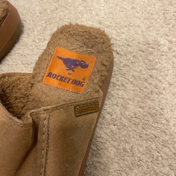 Woman’s Rocket Dog Size 10 tan Clog/Slides - Picture 5 of 6